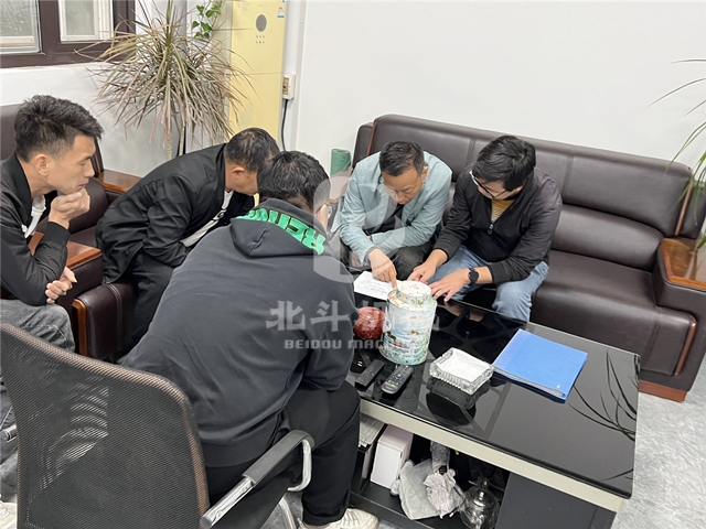 廣東客戶考察重點,多功能果殼炭化設(shè)備引爆商機(jī)