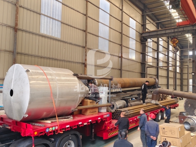 定制款炭化設備裝車!專屬個性化生產線