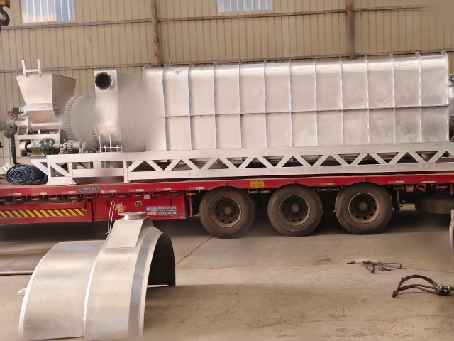 定制化炭化設備裝車,如期發運交付